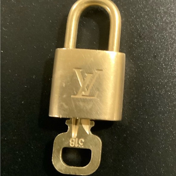Louis Vuitton Lock and Key - Picture 6 of 7